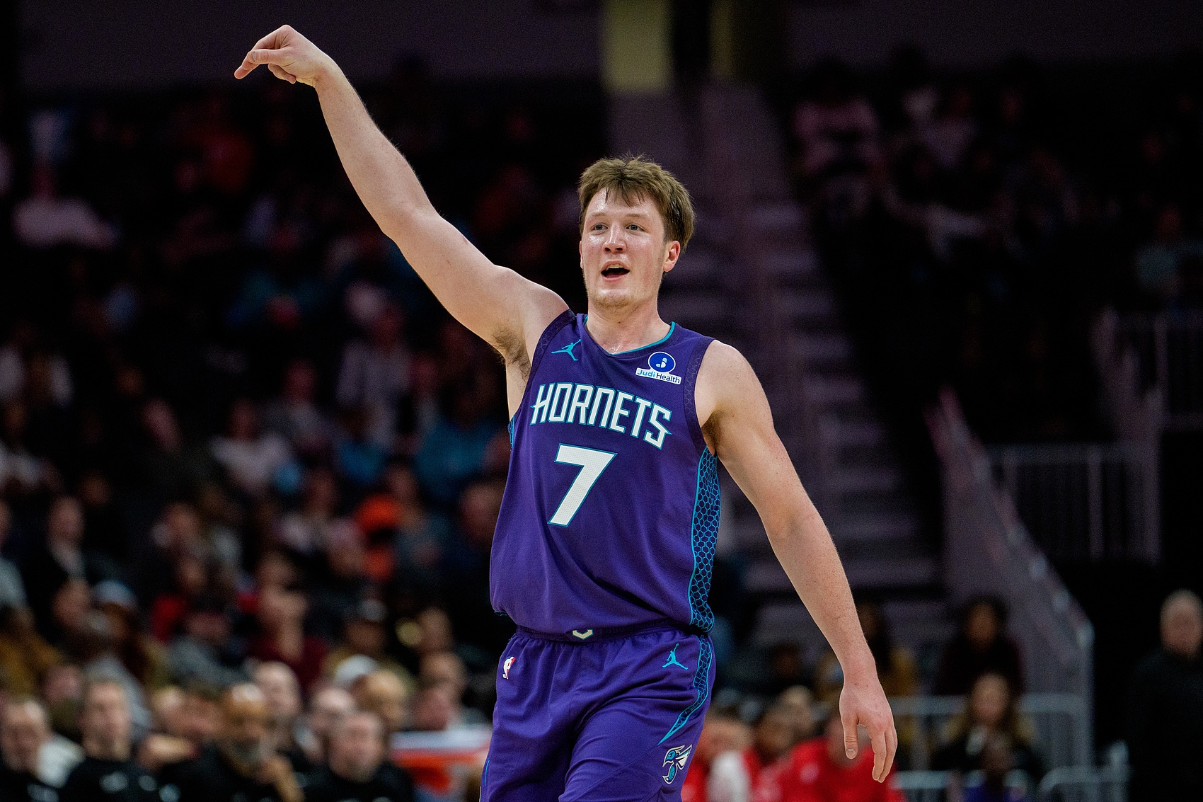 开云官方网站入口-稳稳的幸福！4号秀克尼佩尔14中7&amp;三分8中4贡献20分4板 正负值+22